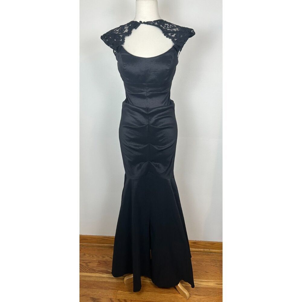 Xscape Sleeveless Lace Mermaid Evening Gown Homecoming size 6 Ruched